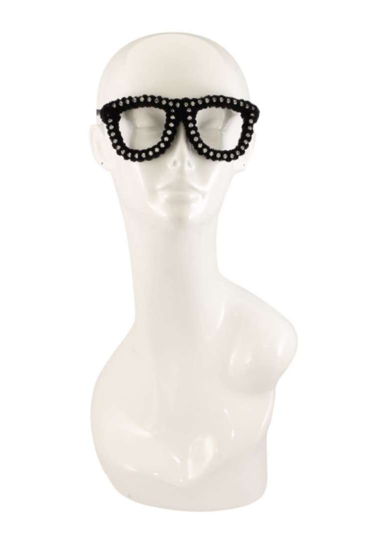 Máscara em formato de óculos da Lool em parceria com a marca A Figurinista. Preço: R$ 298. Informações: (11) 3037-7244