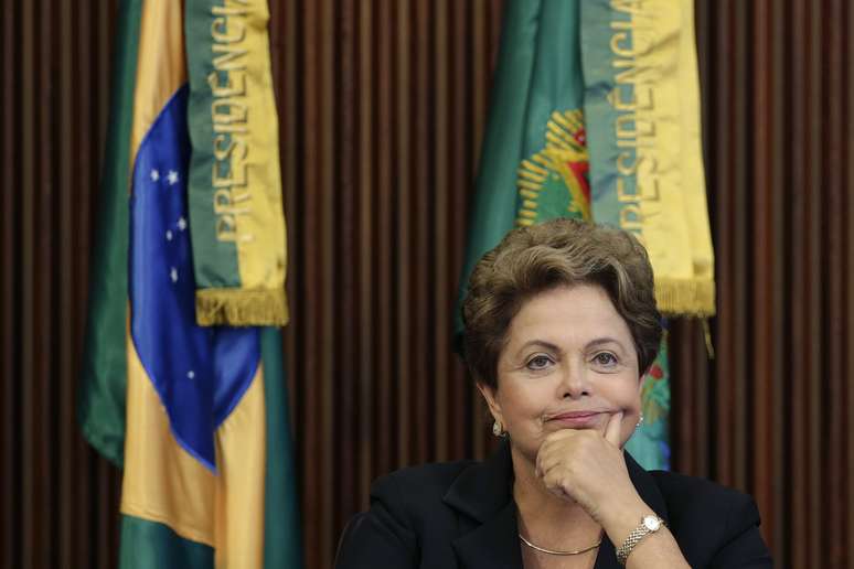 Dilma também analisa a possibilidade de conceder uma entrevista a um órgão de imprensa