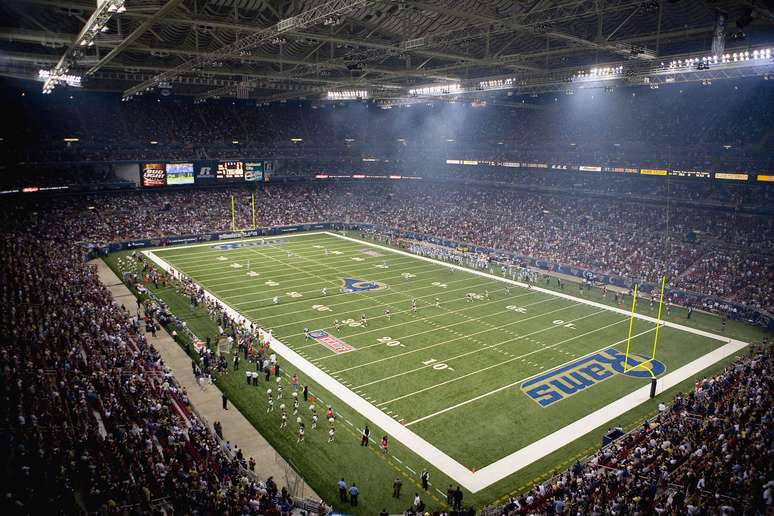 <p>Edward Jones Dome, atual est&aacute;dio do St.Louis&nbsp;Rams, deve ser inutilizado</p>