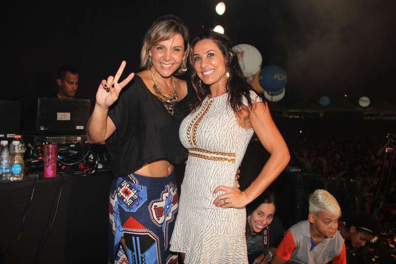 Carla Perez e Scheila Carvalho mostram rebolado em ensaio do Harmonia do Samba 