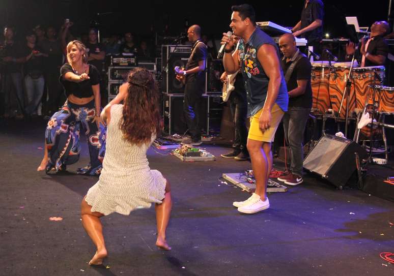 Carla Perez e Scheila Carvalho mostram rebolado em ensaio do Harmonia do Samba 