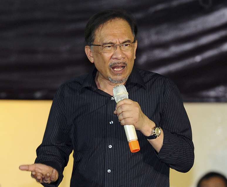 Foto de outubro de 2014 de Anwar Ibrahim acusado de sodomia pelo Tribunal Federal da Malásia