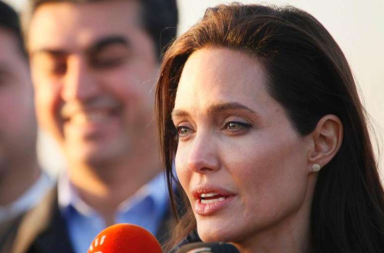 <p>Atriz Angelina Jolie durante entrevista em Dohuk, norte do Iraque em janeiro de 2015</p>