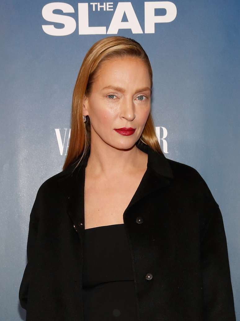 Atriz Uma Thurman chamou atenção com maquiagem poderosa em pré-estreia