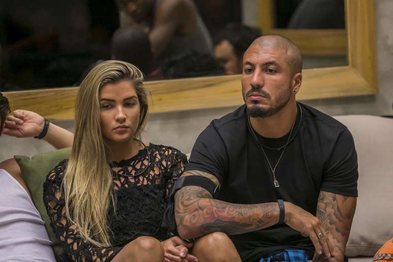 <p>Aline e Fernando também precisaram usar a pílula apóis noite debaixo do edredom</p>