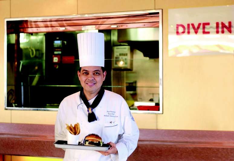 Reformulado em 2014, Dive-In at the Terrace Grill oferece hambúrgueres em navios da Holland America