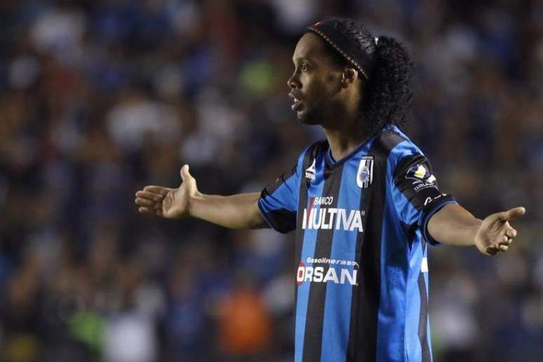 <p>Ronaldinho em a&ccedil;&atilde;o durante jogo contra o Tigres, em setembro de 2014</p>