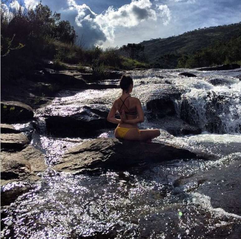 ...E Isis Valverde numa cachoeira. Desse jeito, at&eacute; a gente fica com inspira&ccedil;&atilde;o para uns mil textos.