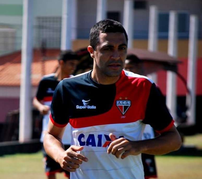 Lino não atua desde o dia 31 de outubro de 2014