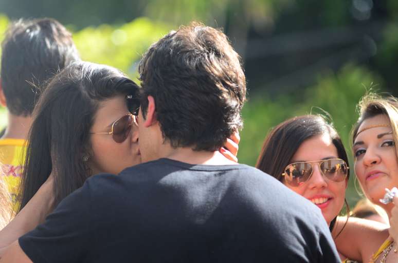 Piadas saud&aacute;veis sempre ajudam, tipo &ldquo;aposto um beijo que voc&ecirc; me d&aacute; um fora&rdquo;