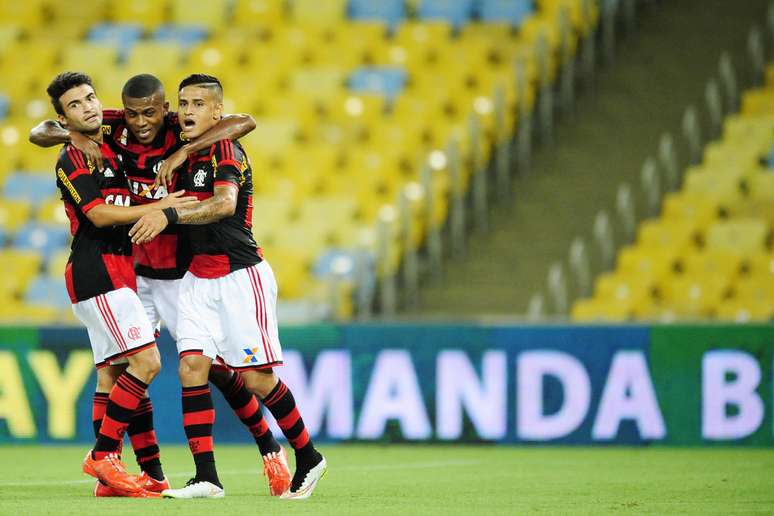 <p>Flamengo sofreu no primeiro tempo, mas dominou o segundo</p>
