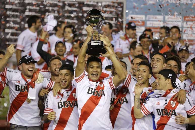 <p>Time argentino faturou pela primeira vez o título disputado pelos campeões da Copa Sul-Americana e da Libertadores</p>