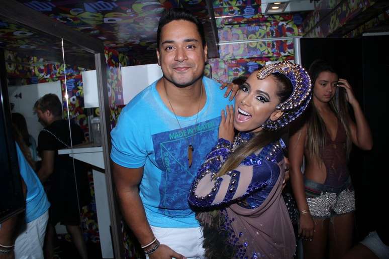 <p>Anitta rebolou com música do Harmonia do Samba</p>