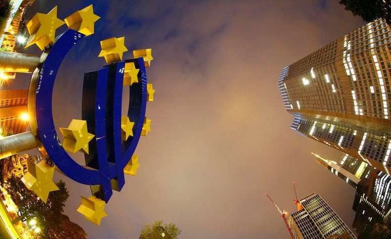 <p>Símbolo do euro visto na sede do Banco Central Europeu (BCE) em Frankfurt</p>