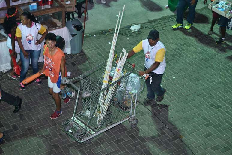 Espetos de churrasco e outros objetos também foram apreendidos