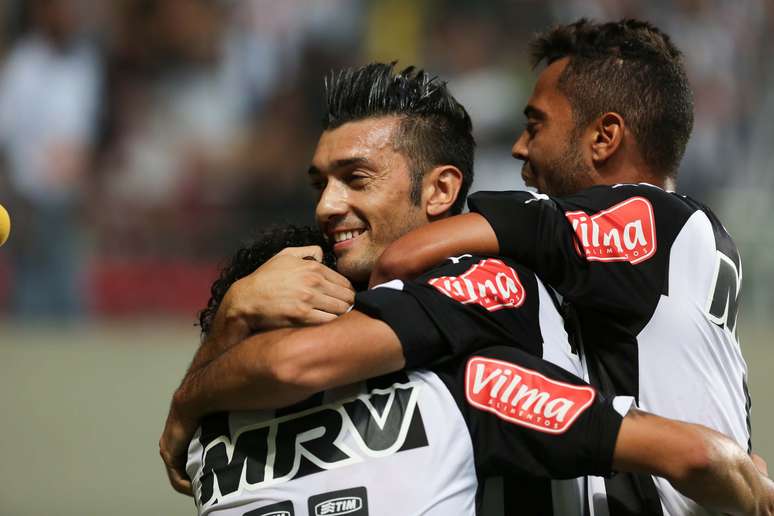 <p>D&aacute;tolo comemora primeiro gol do Atl&eacute;tico-MG no duelo</p>