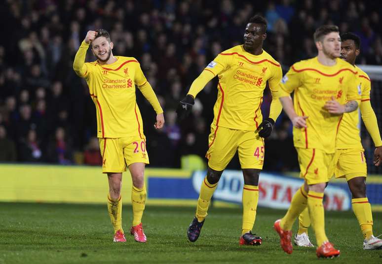 Lallana (esq.) comemora o gol da virada