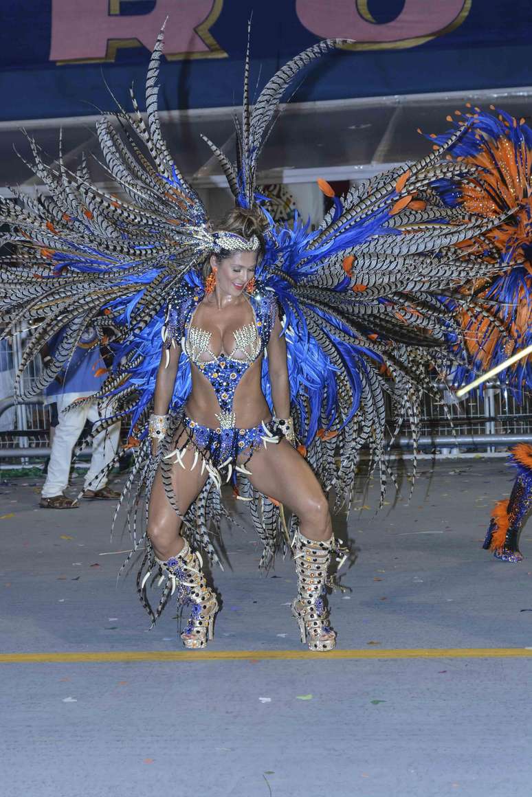 A Nenê de Vila Matilde encerrou o primeiro dia de desfiles do Carnaval de São Paulo. O tema da escola foi Moçambique, a lendária terra do Bogotá sagrado