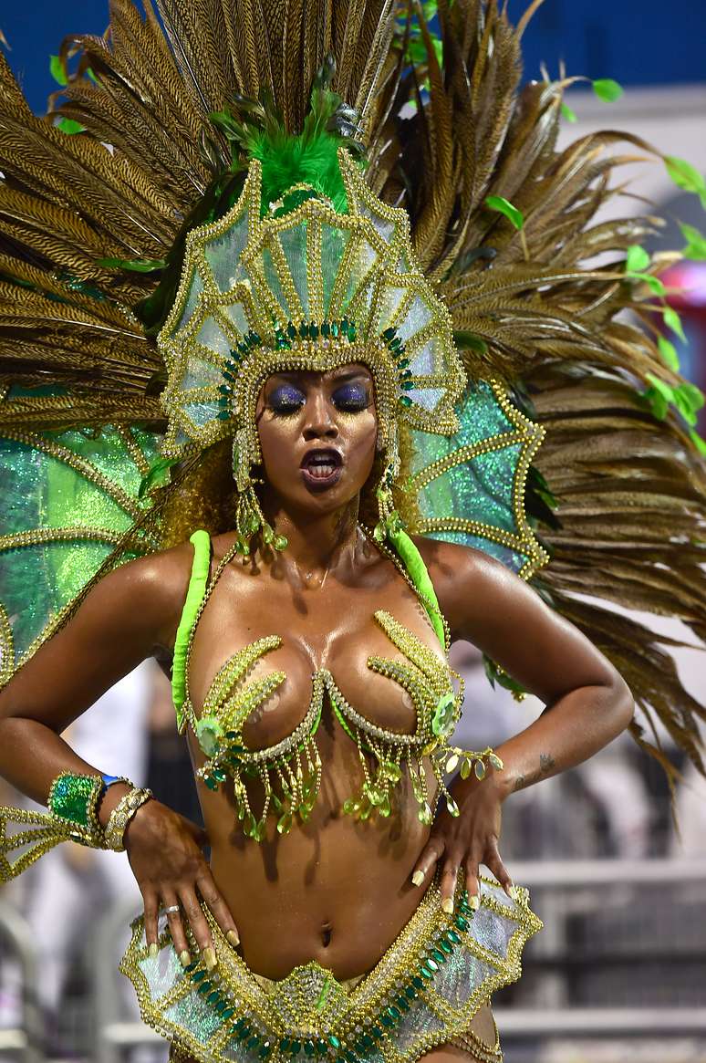 A Nenê de Vila Matilde encerrou o primeiro dia de desfiles do Carnaval de São Paulo. O tema da escola foi Moçambique, a lendária terra do Bogotá sagrado