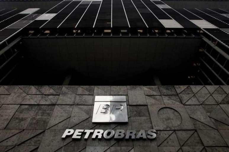 <p>Avaliação da Fitch para a Petrobras é BBB-, com perspectiva negativa</p>