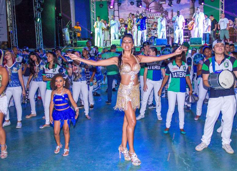 <p>Márcia Freire equilibra trabalho e treinos para o carnaval (Foto de arquivo)</p>