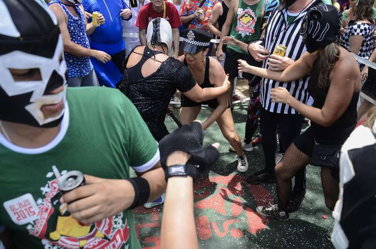 Com suas máscaras e acrobacias, a luta livre mexicana caiu como uma luva no Carnaval de Olinda 