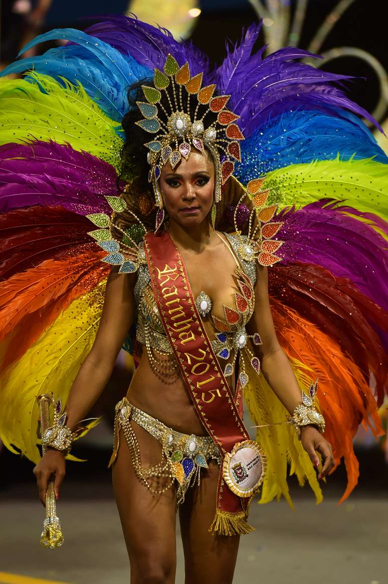 Quarta escola a entrar na avenida neste domingo (15), a Império da Casa Verde mostrou um desfile inspirado na Disney e em personalidades históricas. O desfile teve como tema "Sonhadores do mundo inteiro, uni-vos"