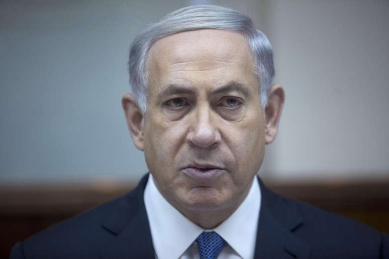 O primeiro-ministro de Israel, Benjamin Netanyahu, preside a reunião semanal do gabinete em Jerusalém, em 15 de fevereiro
