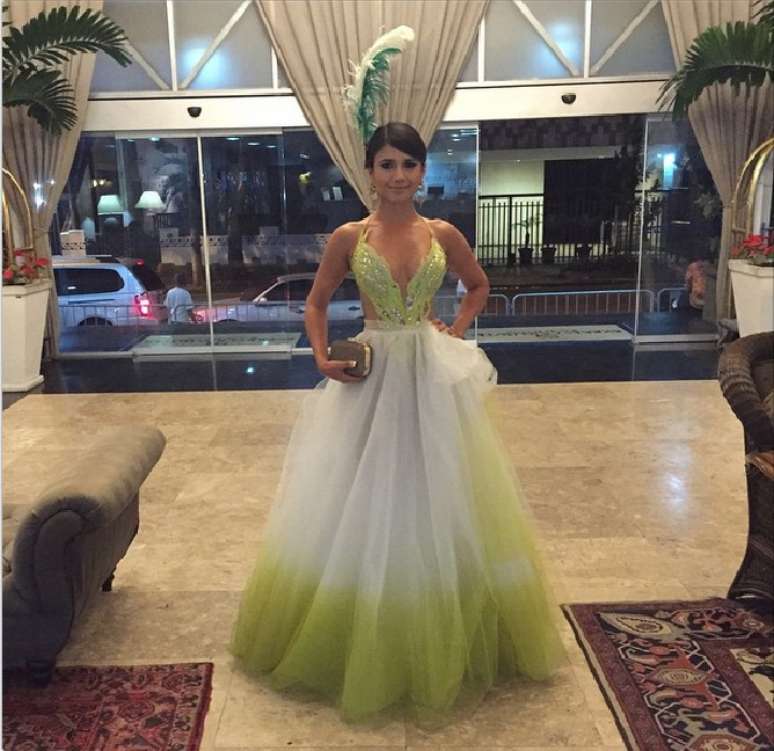 "Prontíssima para o baile do Copacabana Palace!", postou a cantora em seu Instagram