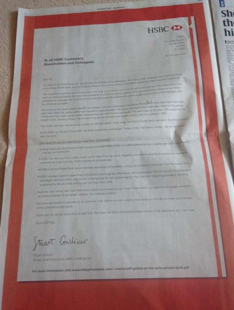 O banco HSBC colocou anúncios de página inteira nos jornais Sunday Times, Sunday Telegraph, Daily Mail e The Sun 