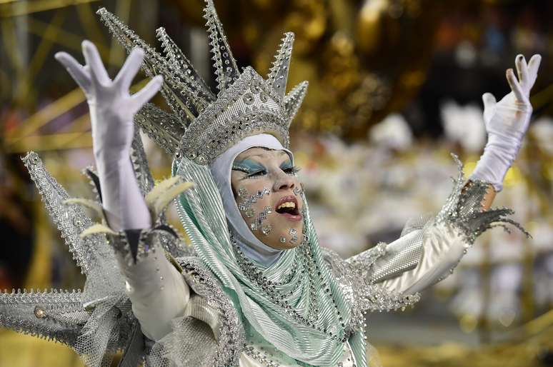 Com o enrendo "Simplesmente Elis - A fábula de uma voz na transversal do tempo", a Vai-Vai fez um desfile contagiante e venceu o Carnaval de São Paulo em 2015