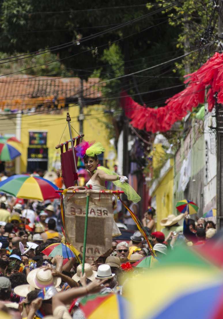 Colorido dos foliões tomou conta das ladeiras da cidade