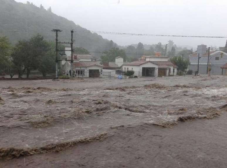 O temporal provocou danos materiais, inundações, cortes de luz e vários transbordamentos de rios