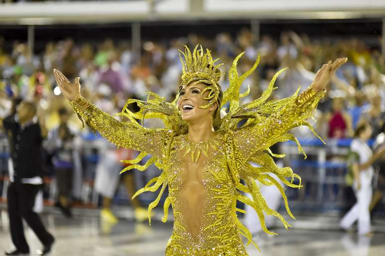 <p>Claudia Leitte estreou como rainha de bateria da Mocidade</p>