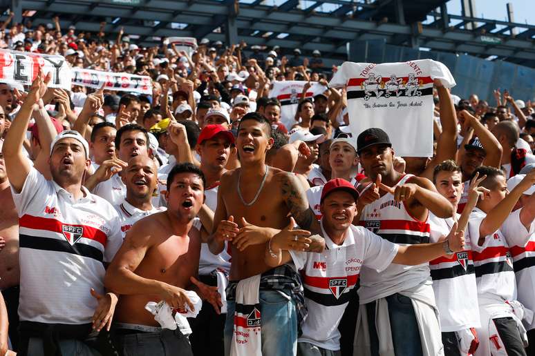 <p>Torcida do S&atilde;o Paulo no primeiro cl&aacute;ssico na Arena Corinthians: cerca de 2 mil torcedores do clube s&atilde;o esperados no jogo de quarta</p>