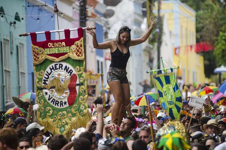 <p>O Bloco Mulher na Vara, que sai em Olinda na segunda-feira de Carnaval, foi um festival de pernas</p>