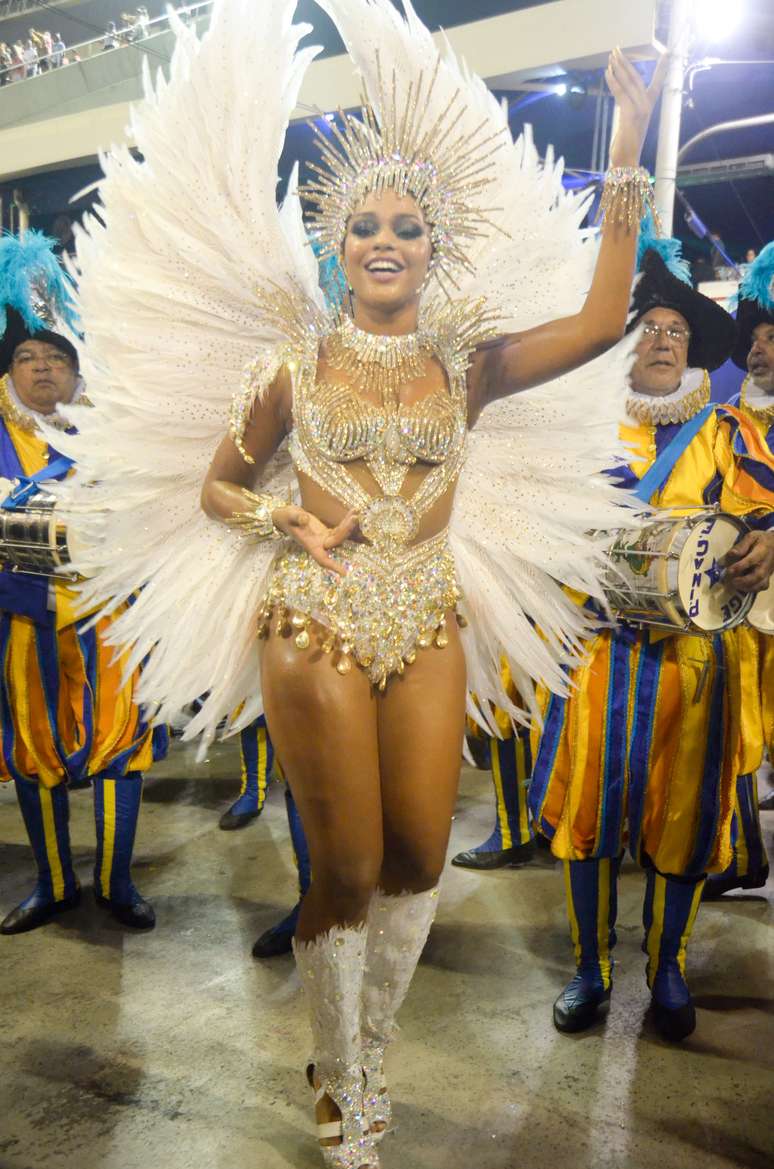 Com um enredo inspirado na Suíça, a Unidos da Tijuca fechou o segundo e último dia de desfiles do Carnaval 2015 no Rio de Janeiro