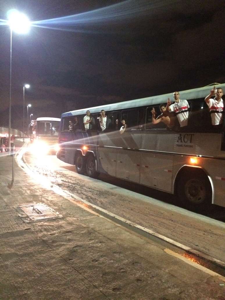 &Ocirc;nibus de s&atilde;o-paulinos chega &agrave; Arena Corinthians
