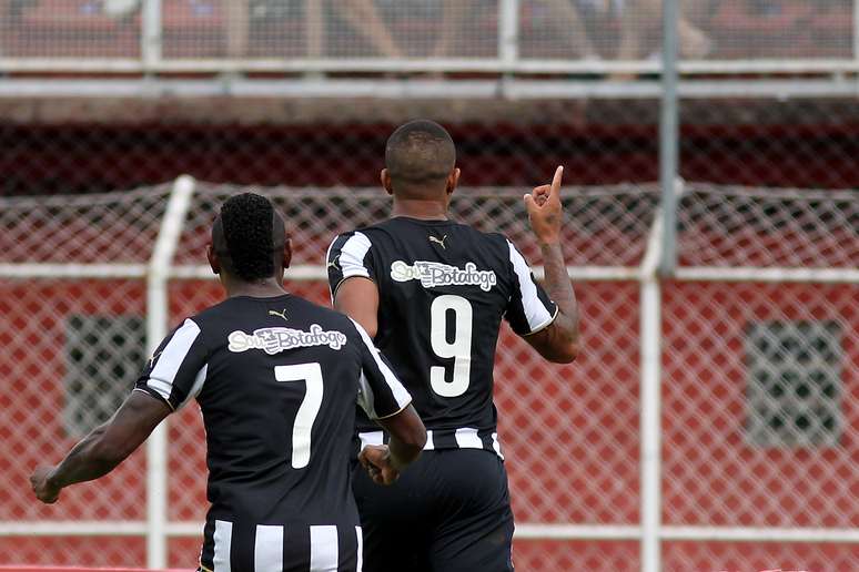 <p>Jobson e Bill s&atilde;o esperan&ccedil;as de gol do Botafogo</p>