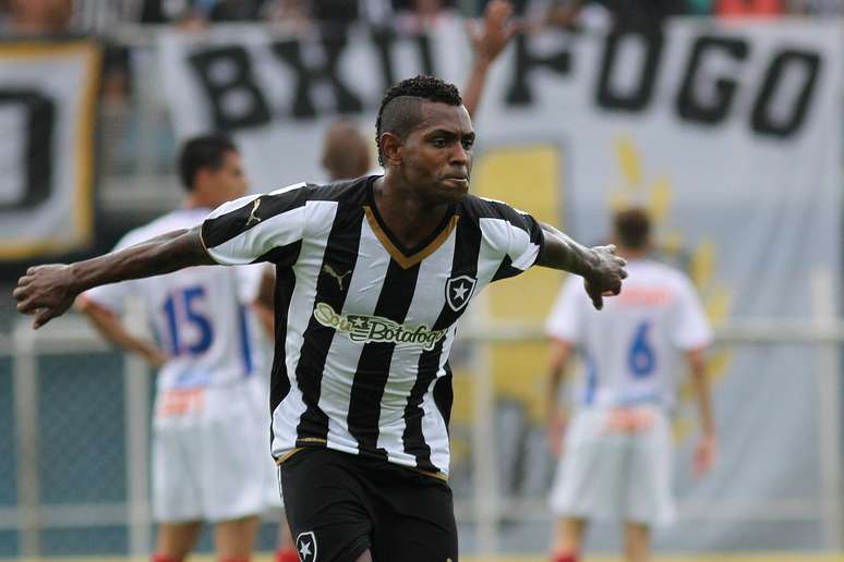<p>Atacante do Botafogo admitiu ter usado crack</p>