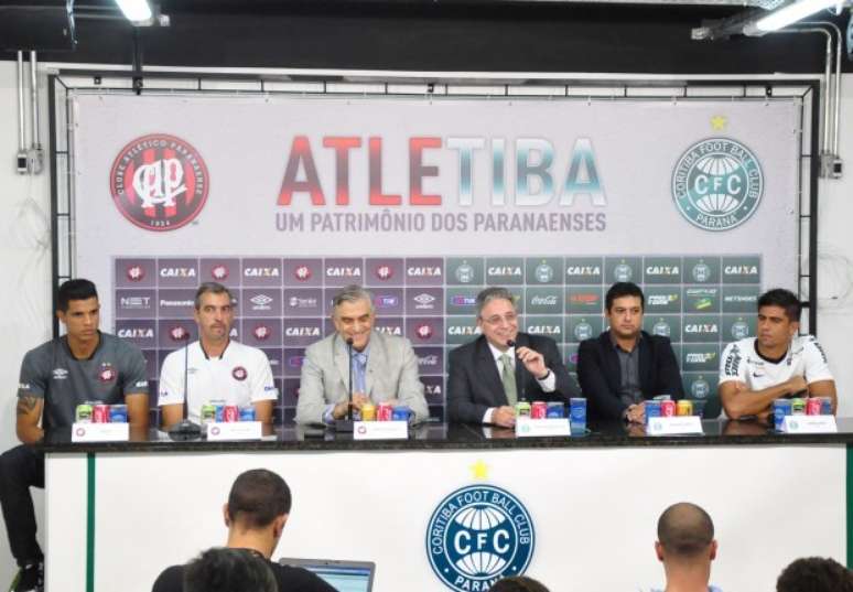 Dirigentes, jogadores e técnicos de Atlético-PR e Coritiba estiveram juntos nesta quinta