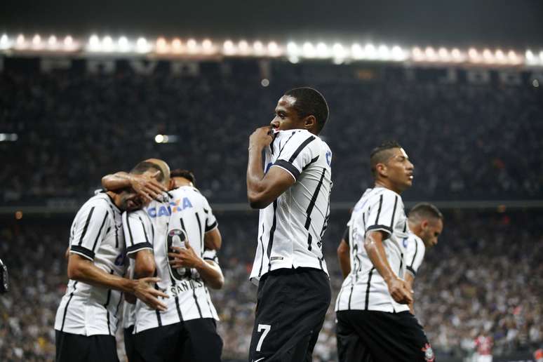 <p>Corinthians s&oacute; perdeu o primeiro dos 28 jogos que fez at&eacute; aqui na Arena</p>