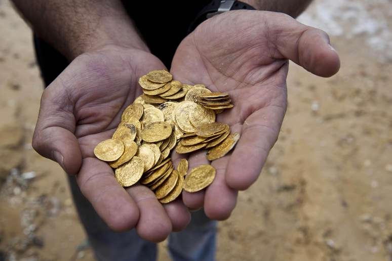 Embora tenham ficado mil anos no fundo do mar, as moedas estão em excelente estado de conservação