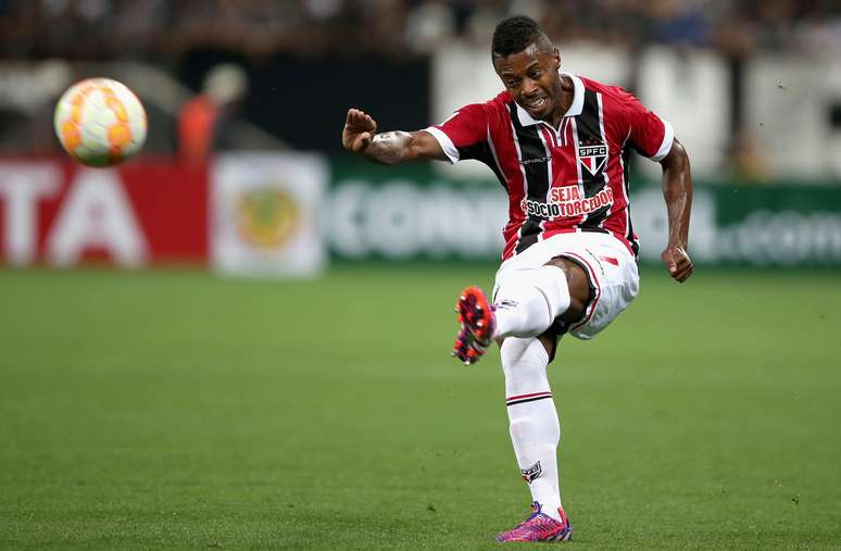 <p>Michel Bastos começou na lateral esquerda e atuou no meio-campo na etapa final</p>