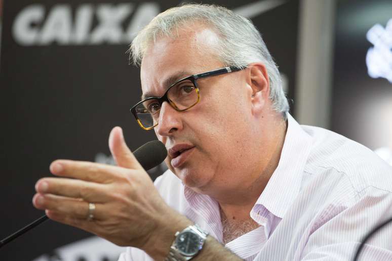 <p>Roberto de Andrade admite que Corinthians deve aceitar propostas por Pato nas próximas janelas de transferência</p>