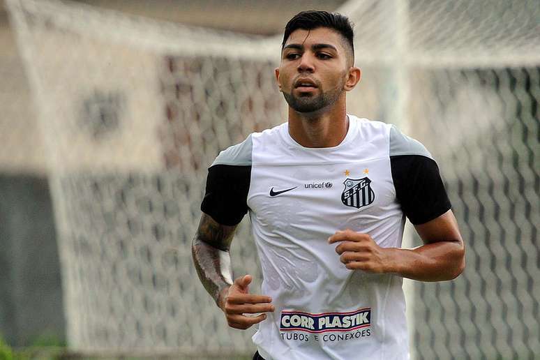 Gabigol perdeu espaço com Enderson após voltar do Sul-Americano