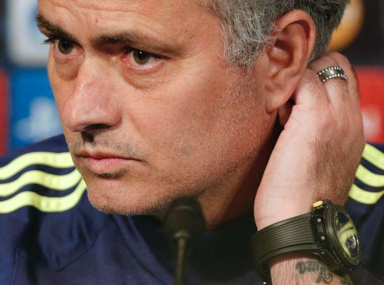 <p>Será que José Mourinho ficaria feliz em ver a temporada europeia parar para a relização da Copa?</p>