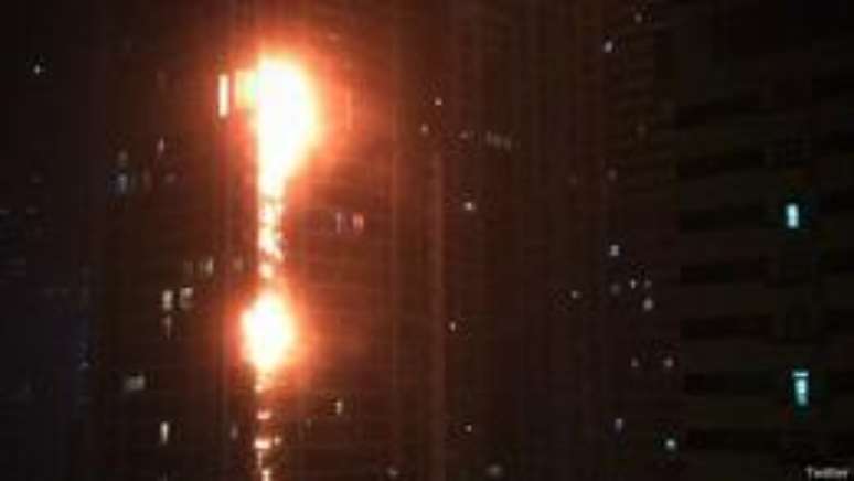 Fogo na Marina Torch em Dubai / Crédito: Reprodução Twitter