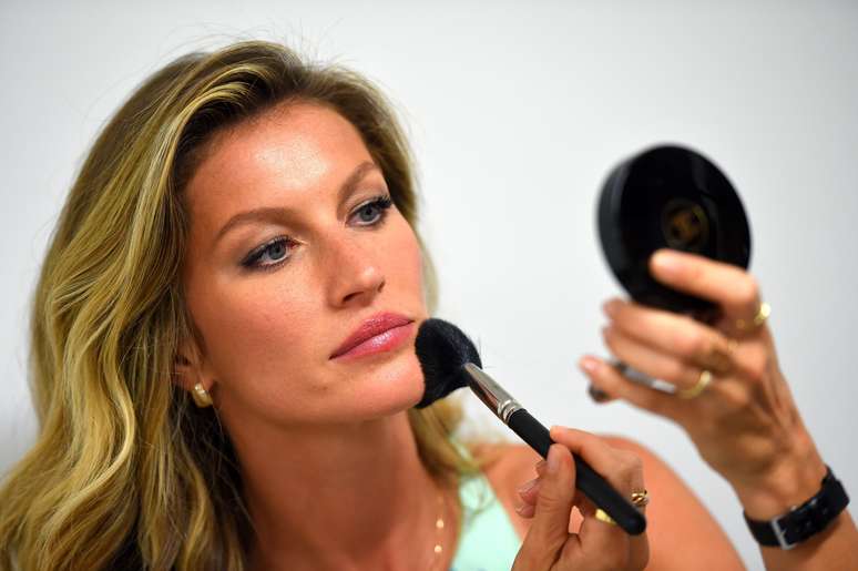 Apesar da dificuldade, São Paulo sonha com Gisele Bündchen apresentado novo uniforme