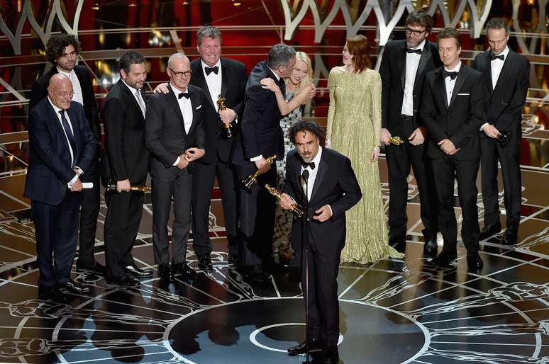 Elenco e equipe do filme Birdman comemoram prêmio de Melhor Filme no Oscar
